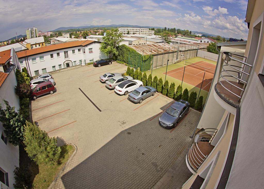 Hotel Eminent Zlate Moravce Exterior photo